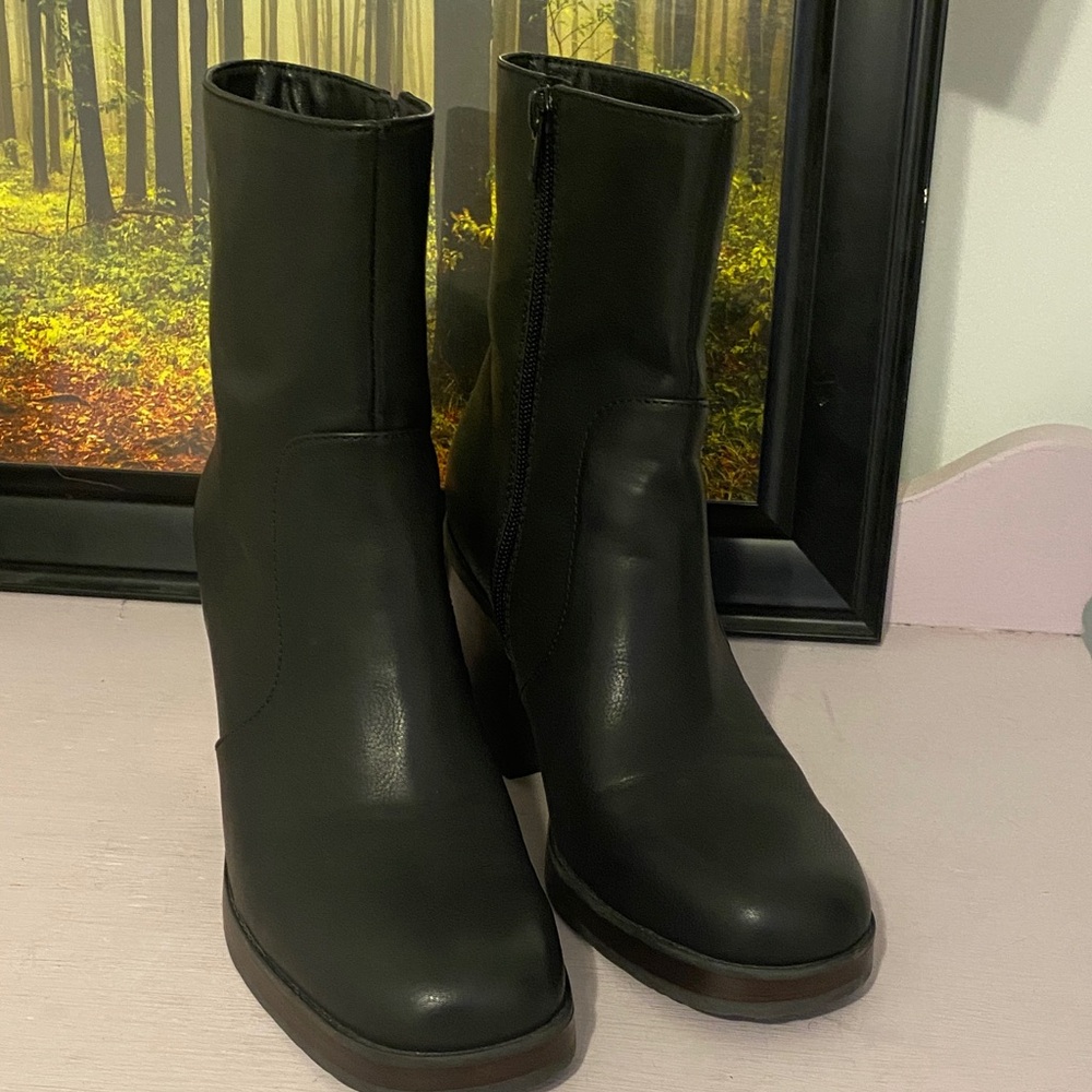 Korks Elegant Black Ankle Boots, minimal wear, very nice boots